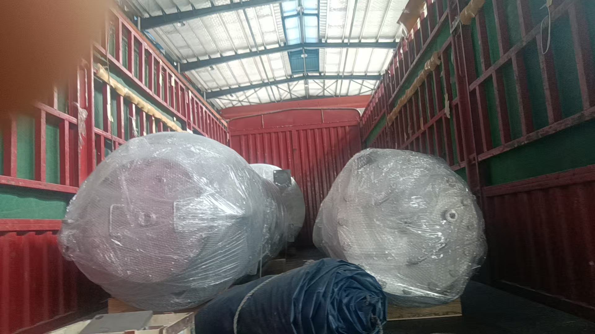 篤舜發往上海市奧星項目設備發貨現場